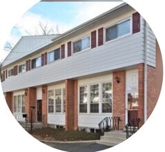 Building Photo - 952 Green Bay Rd