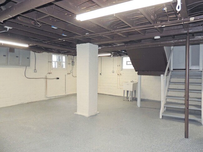 Building Photo - 3238 Euclid Heights Blvd