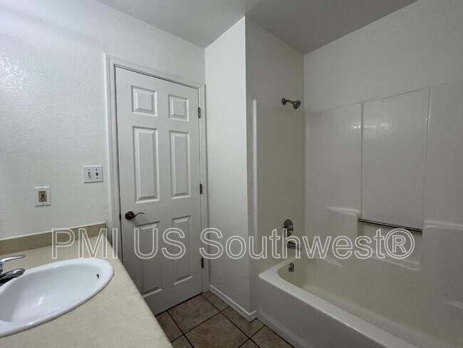 Building Photo - 3619 Gem St