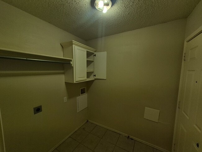 Building Photo - 809 N Evanston Ave