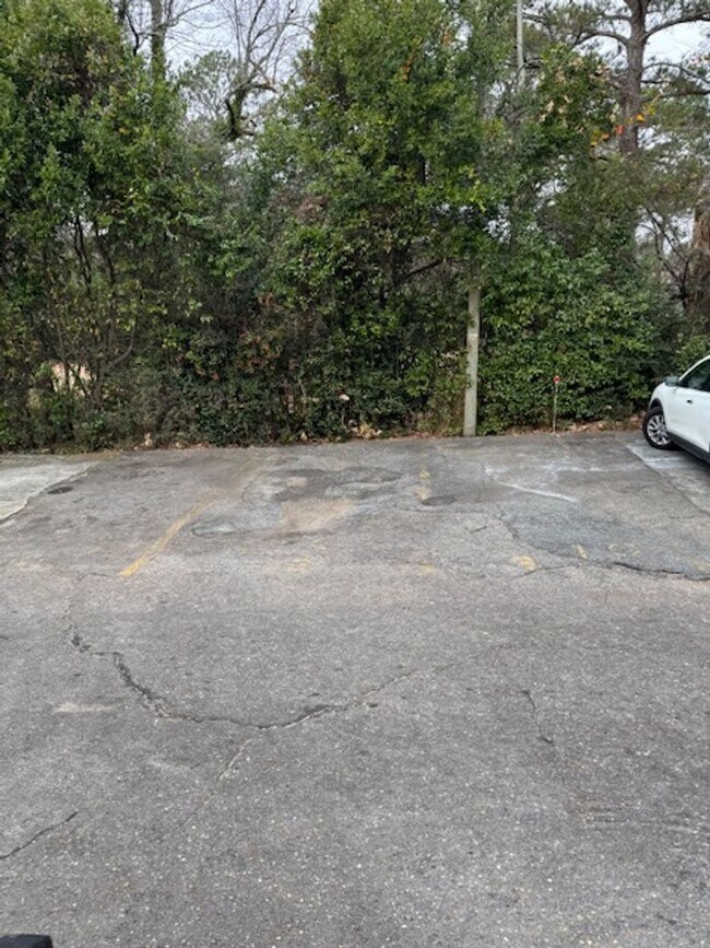 Building Photo - 610 Park Ave