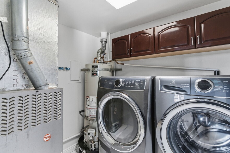 Building Photo - 8335 Sugarman Dr