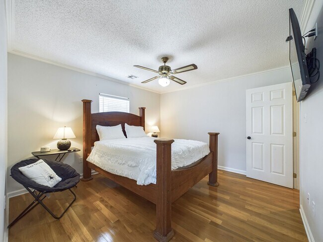 Building Photo - Private Furnished Riverfront Estate with Dock & Guest Apartment