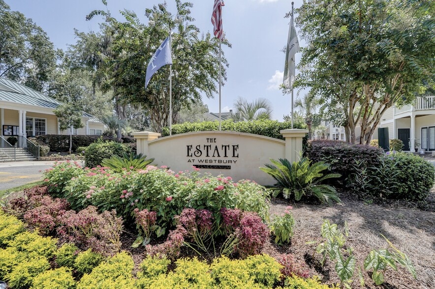 Property entrance - 100 Kensington Blvd
