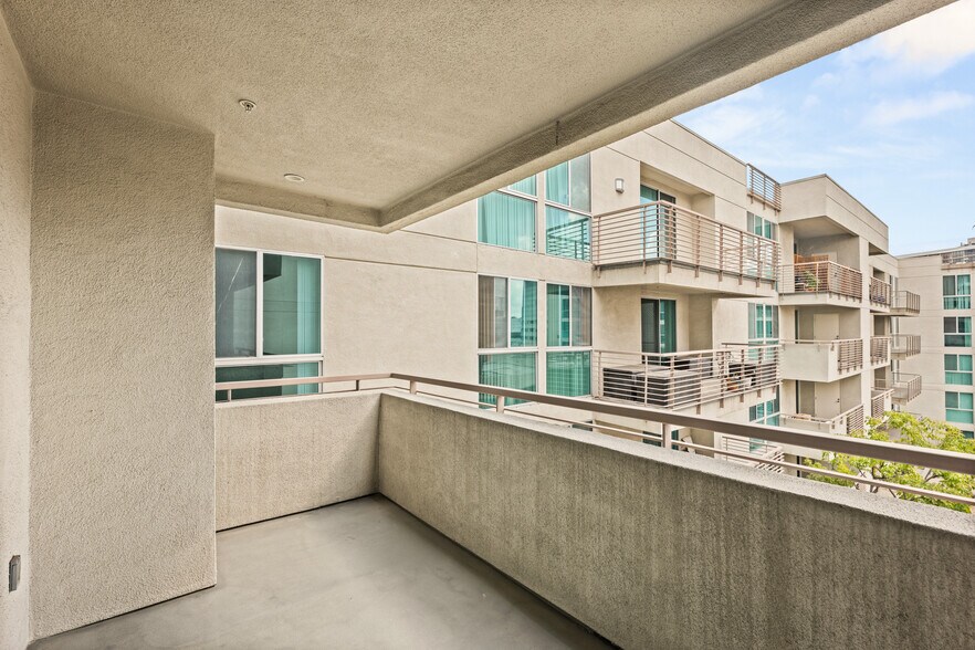 Building Photo - 267 S San Pedro St