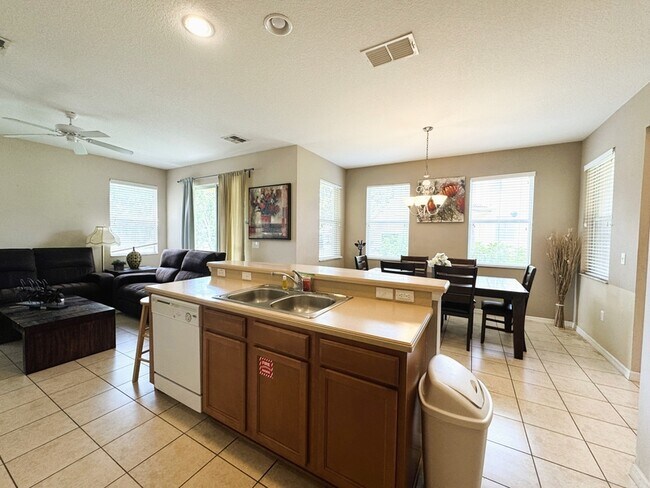 Building Photo - 3078 Seaview Castle Dr