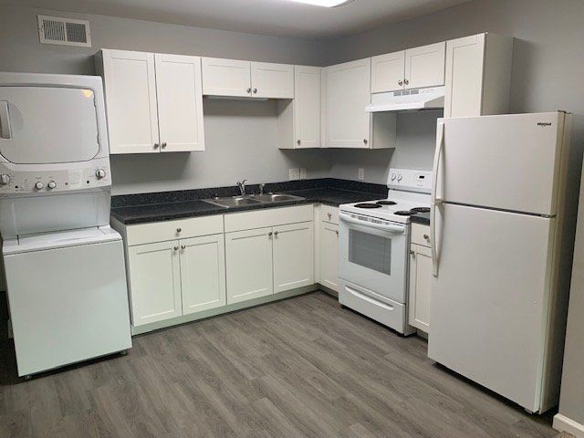 Building Photo - 411 E 5th St