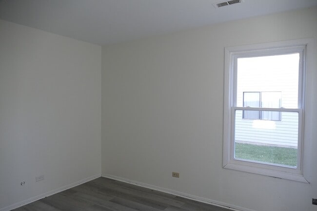 Building Photo - 1076 Crestwood Ln