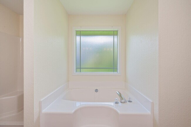 Building Photo - 618 Territory Ln