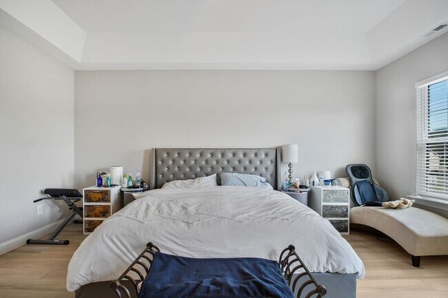 Building Photo - 9366 Alder Dr