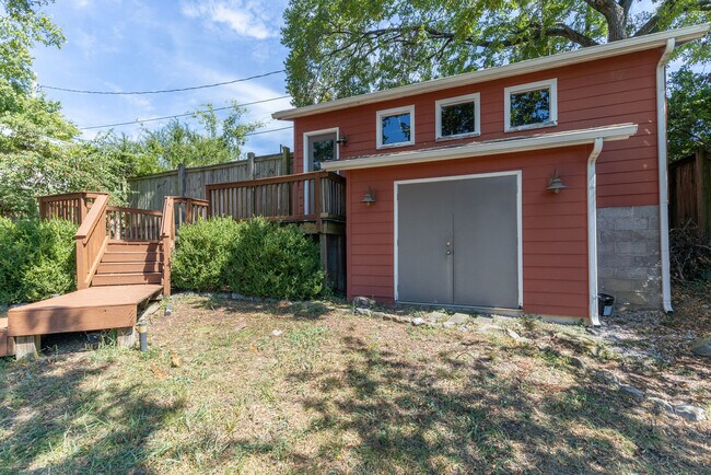 Building Photo - 2104 15th Ave S