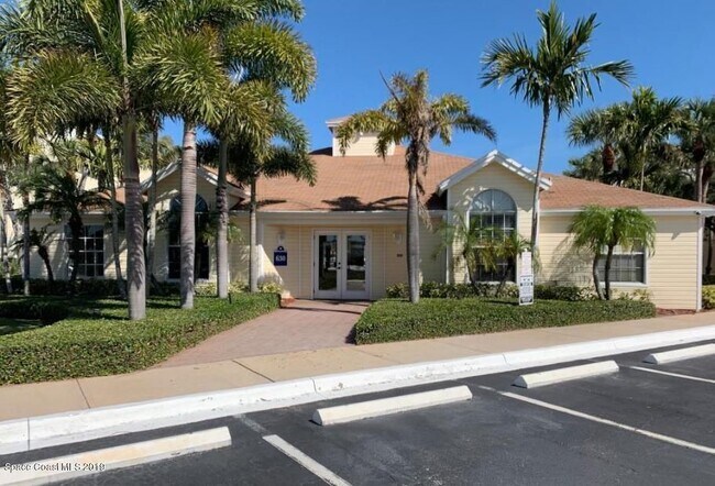 Building Photo - Beachside beauty! Updated 2nd floor unit in Beach Club!