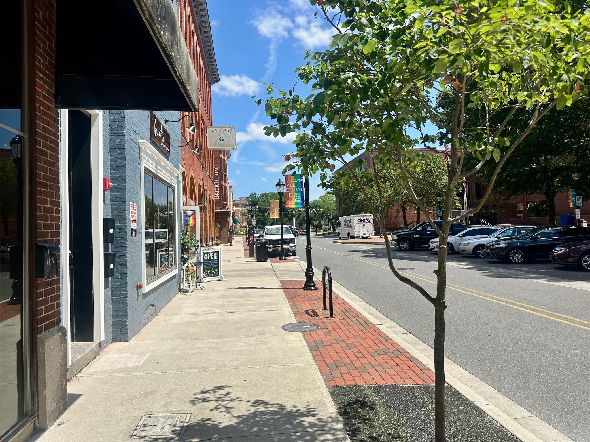 Building Photo - 104 N Division St