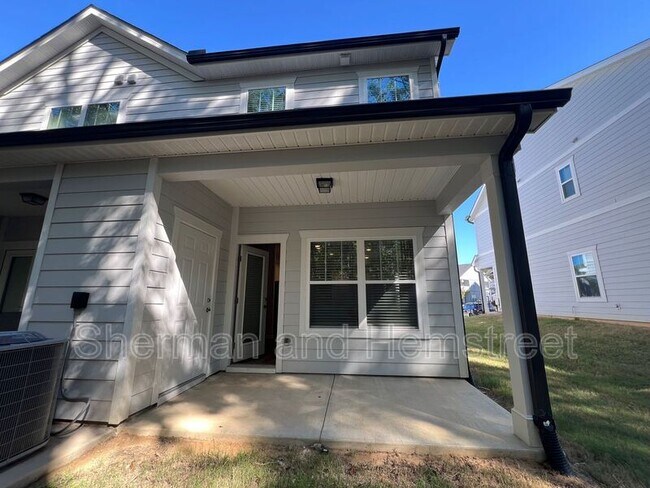 Building Photo - 7058 Hummingbird Dr