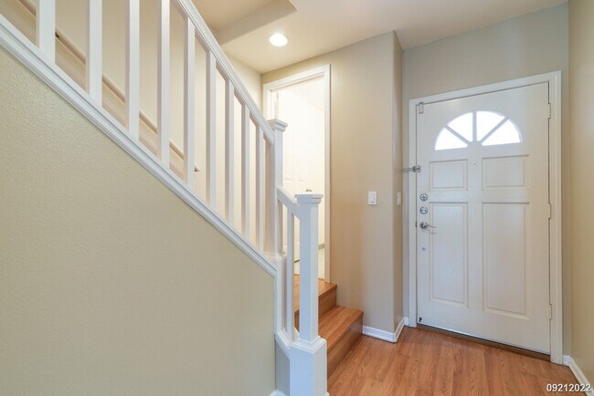 Building Photo - CENTRAL AC 3BR 2.5BA w/2-Car Garage & Backyard @ Spinnaker, Ewa Beach!