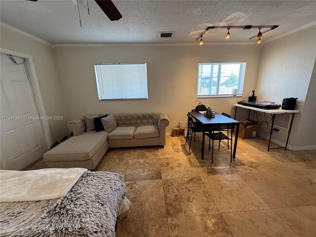 Building Photo - 1856 NE 46th St