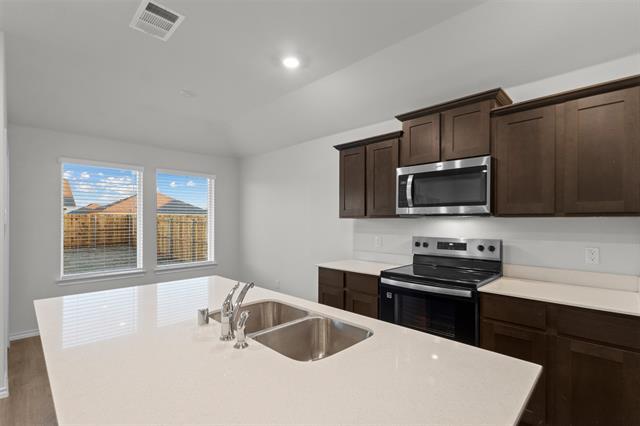 Building Photo - 612 Creek End Dr