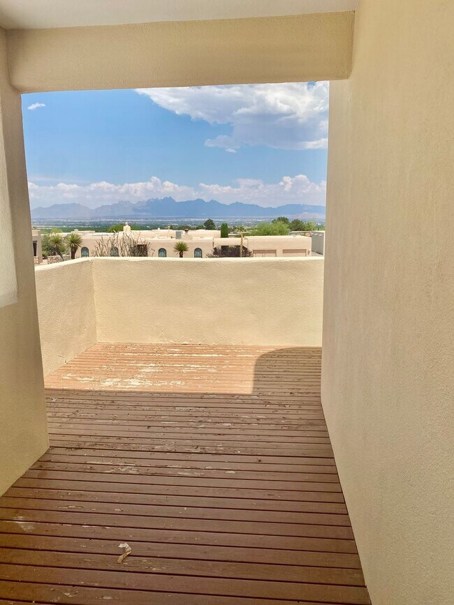 Building Photo - 1665 Vista Del Cerro