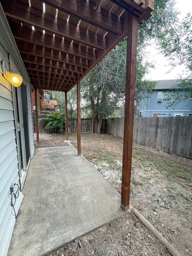 Building Photo - 607-609 Parker St Duplex