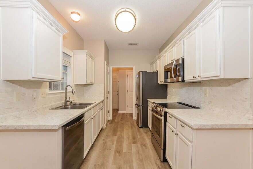 Building Photo - 1140 Casentino St