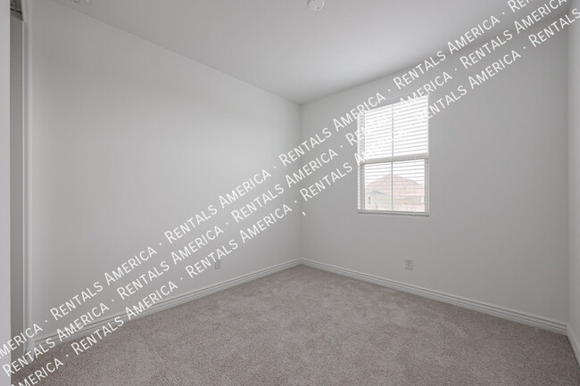Building Photo - 16911 W Siesta Wy
