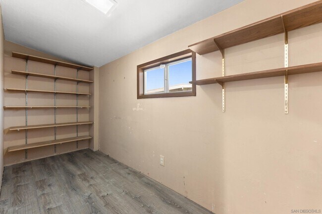 Building Photo - 1217 Holly Ave