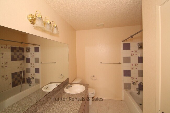 Building Photo - Winfield Estates!