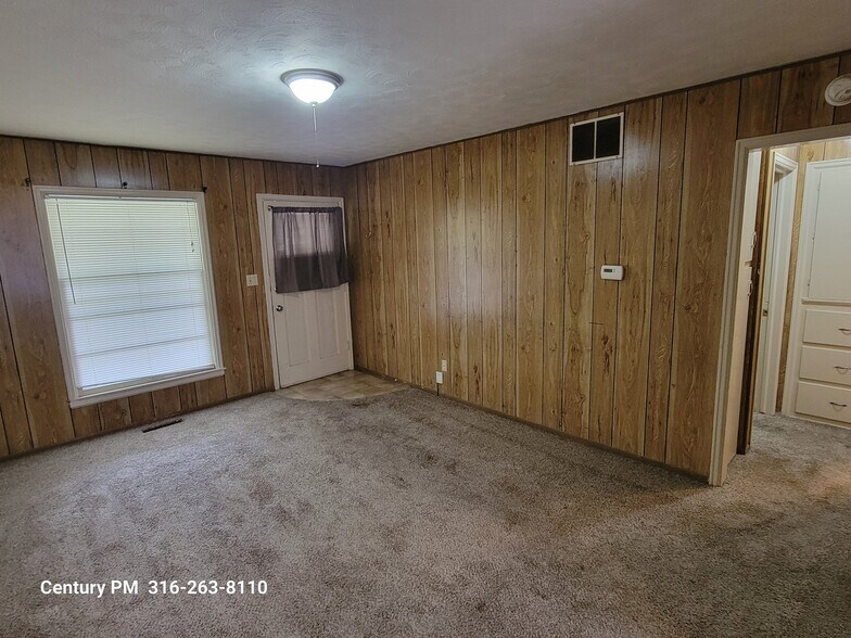Building Photo - 1822 S Bonn Ave