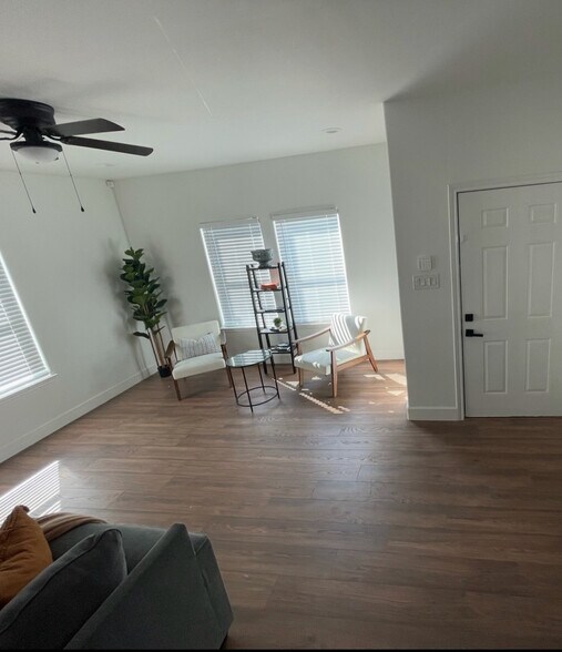 Small Spacious Nook next to Living Room - 3907 Shelby Cir