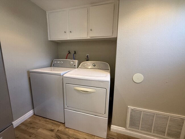 Building Photo - 4830 Argyle Dr