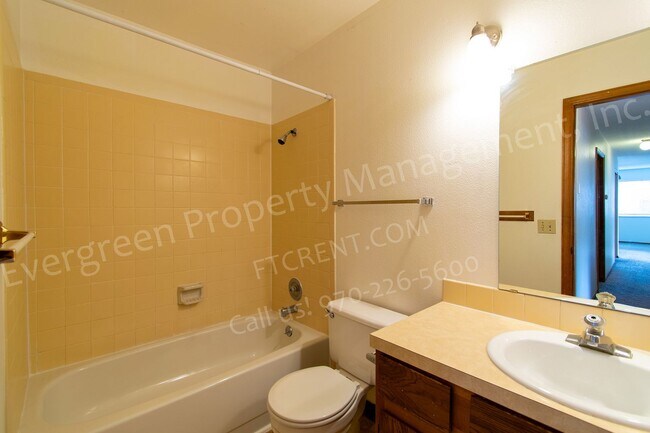 Building Photo - 704 Ponderosa Dr
