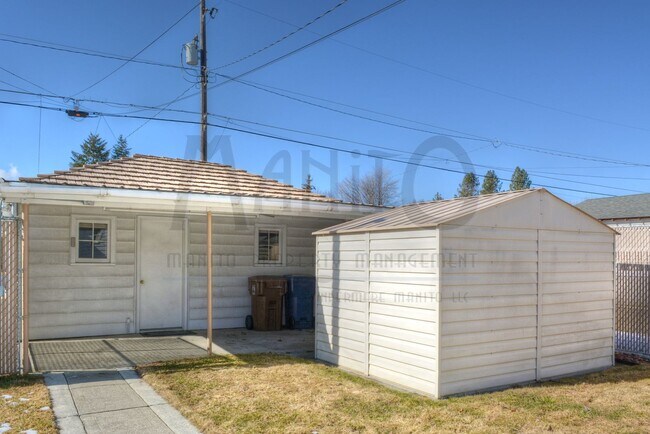 Building Photo - **COMING SOON** Spacious Hobby Home