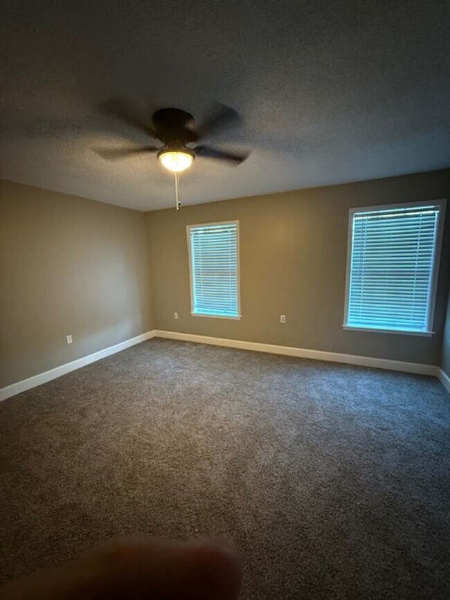 Building Photo - Renovated 3 Bedroom 2 Bath Home on 2 Acres!