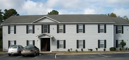 Building Photo - 2 Bedroom, 1 bath apartment  downstairs un...