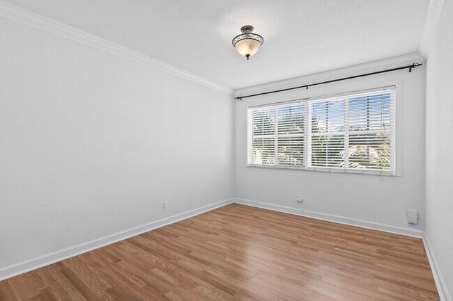 Building Photo - 1515 E Broward Blvd