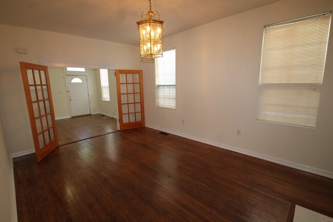 Building Photo - 216 W 38th St