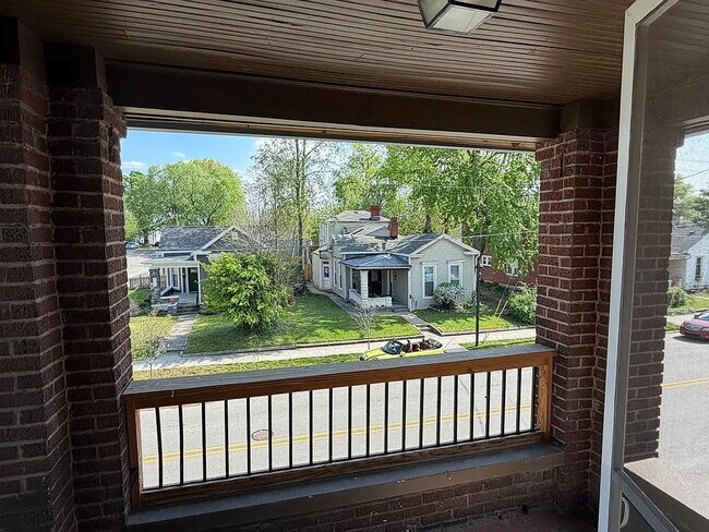 Building Photo - Charming 3-Bedroom Apartment in the Heart of Jeffersonville   All Utilities Included