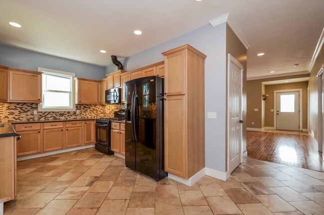 Building Photo - 422 Cadwell Ave NW