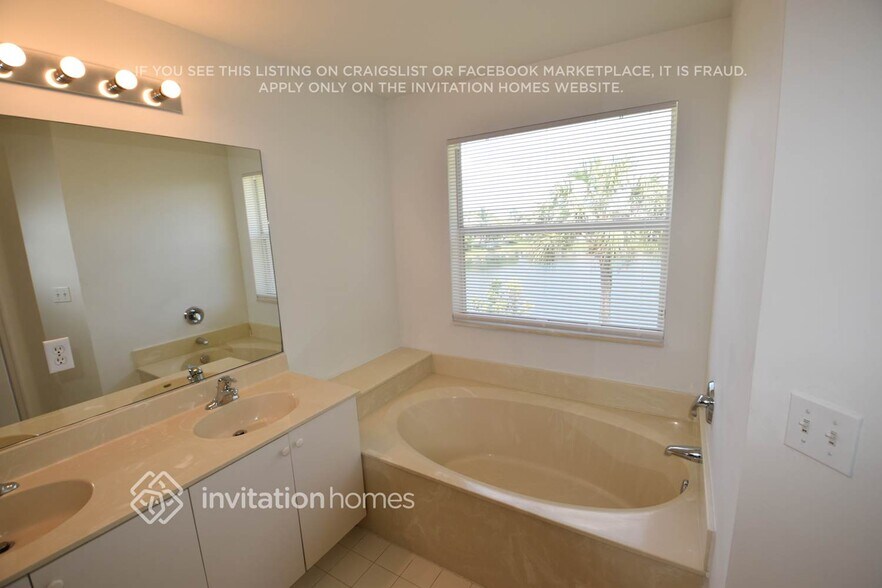 Building Photo - 4293 SW 128th Ave