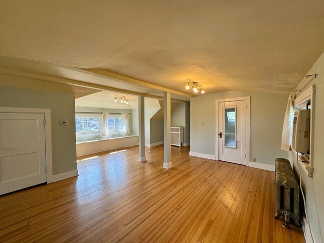 Building Photo - 505-507 W McMillan