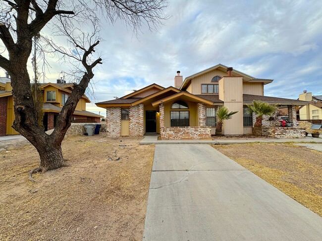 Primary Photo - East El Paso 2bed/2bath duplex