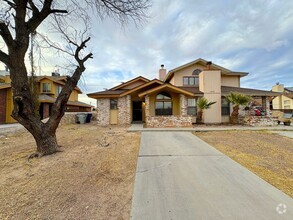 Building Photo - East El Paso 2bed/2bath duplex