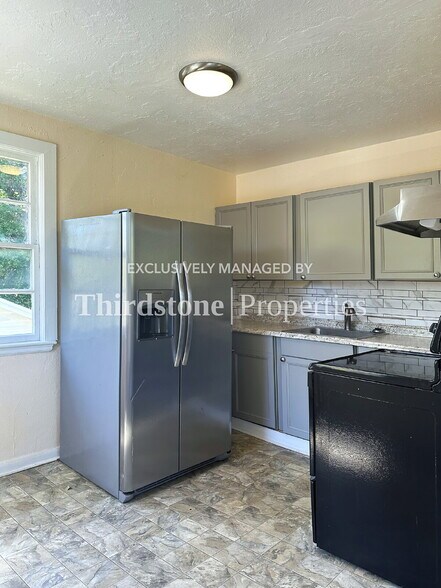 Building Photo - 1431 W 18th St