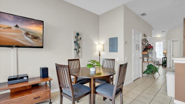 Building Photo - 2326 Silver Palm Dr
