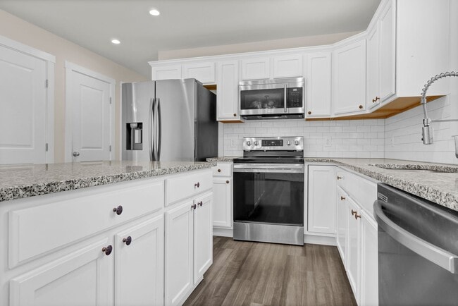 Building Photo - Cozy 3-Bedroom Home in Belvedere Plantation