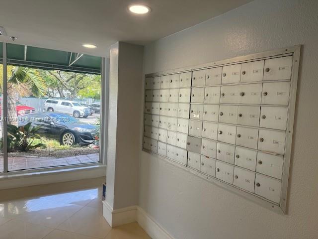 Building Photo - 1700 NW N River Dr