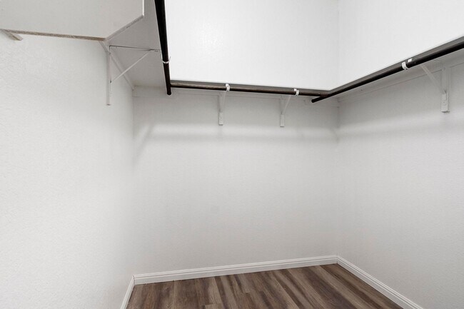 Building Photo - Gorgeous 4-bedroom home!