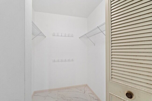 Building Photo - 441 Pine Glen Ln