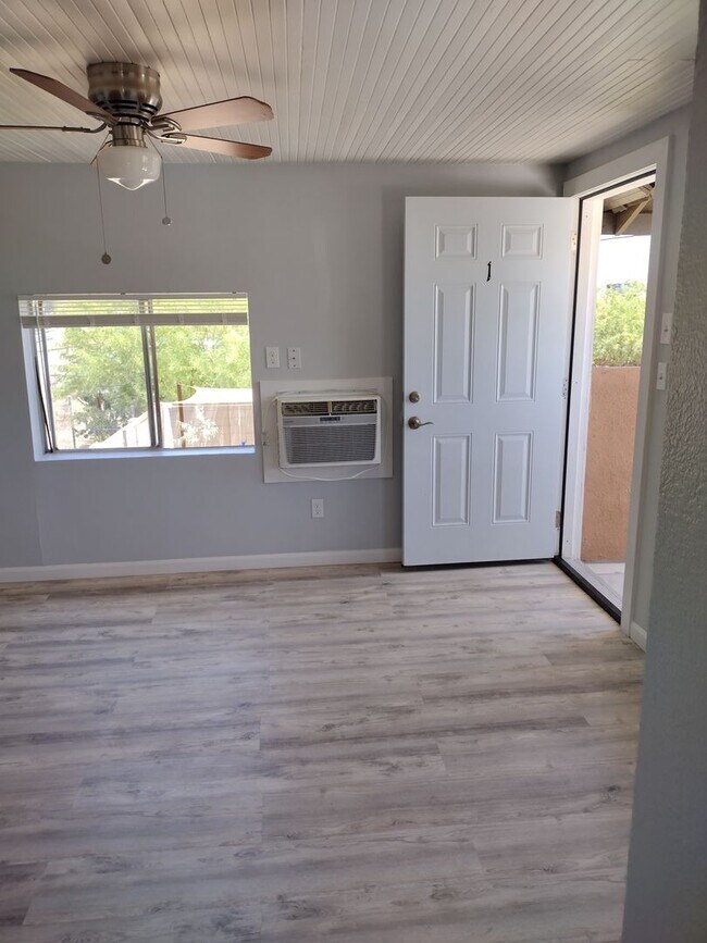 Building Photo - Newly Remodeled 1 Bedroom
