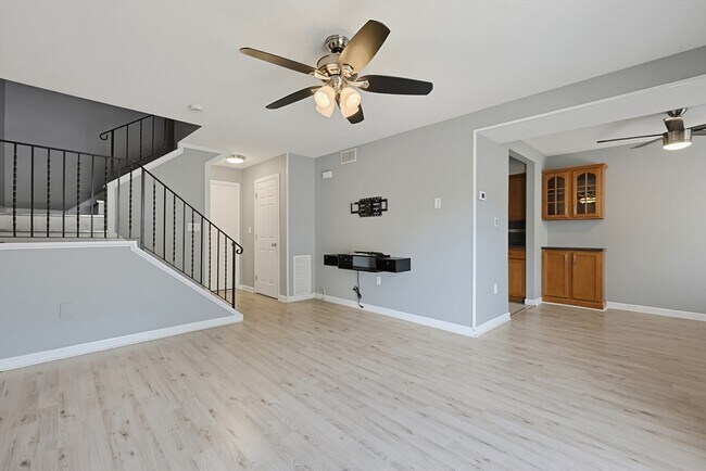 Building Photo - 167 Greenbrook Dr
